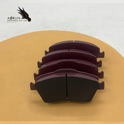 Os fabricantes produzem vários materiais de pastilhas dos freios Semi-metálicas 04465-02260